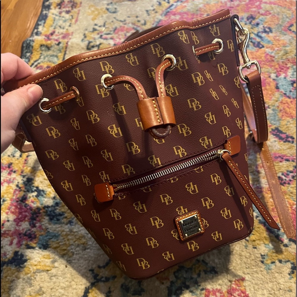 👜D&B EUC! Dooney & Bourke Greta Crossbody in Bordeaux. MSRP $228